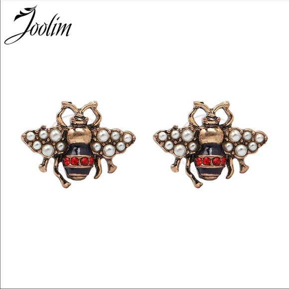 Jewelry - NEW! Fancy bee earrings